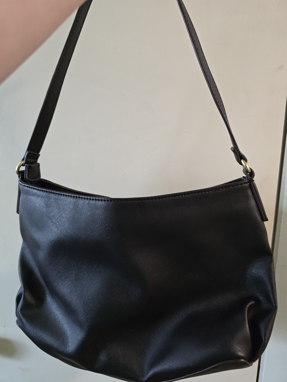 Liz Claiborne Black Shoulder Bag with Front Zip Pocket With Free Gift - Picture 5 of 5